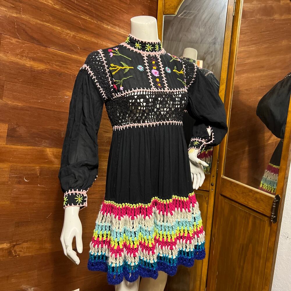 CELIA B Scarlett Black Floral Dress Size S Embroidered Boho Crochet Skirt